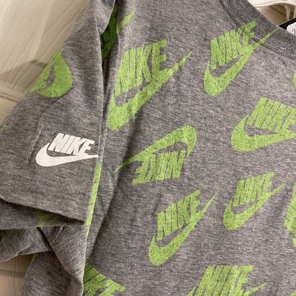 Nike Men’s Logo Shirt - Picture 6 of 8